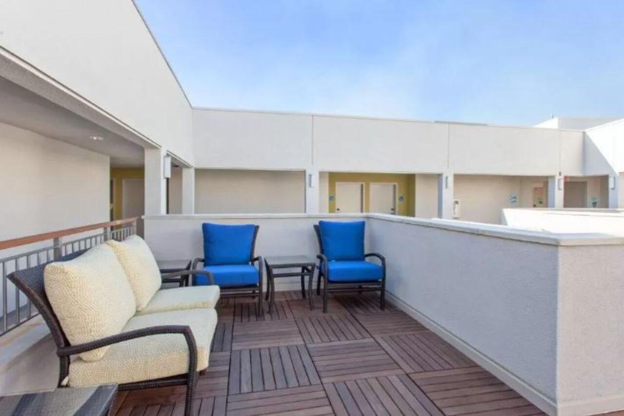Express West Angeles By Ihg Hotel