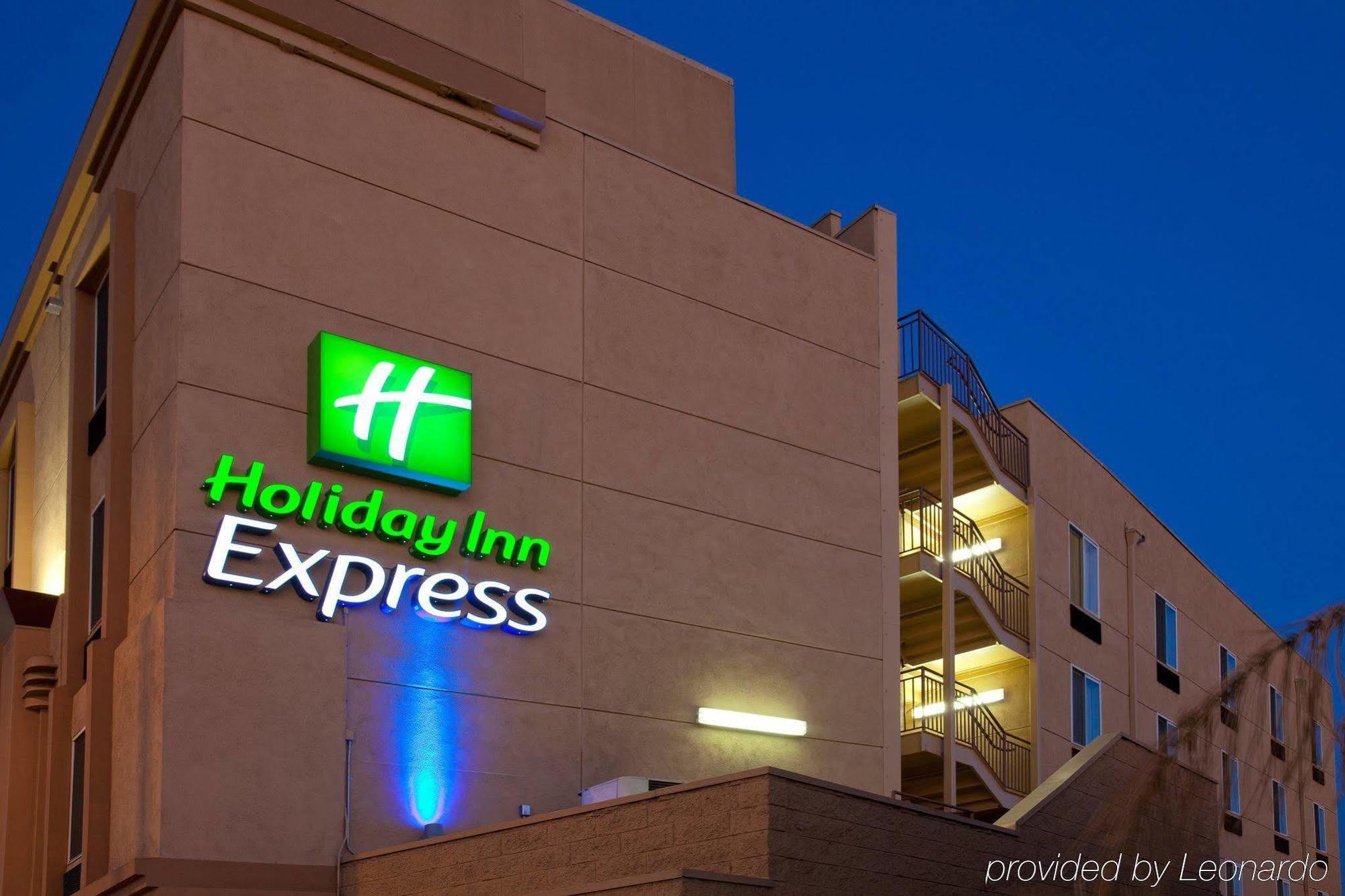 Express West Angeles By Ihg 3*