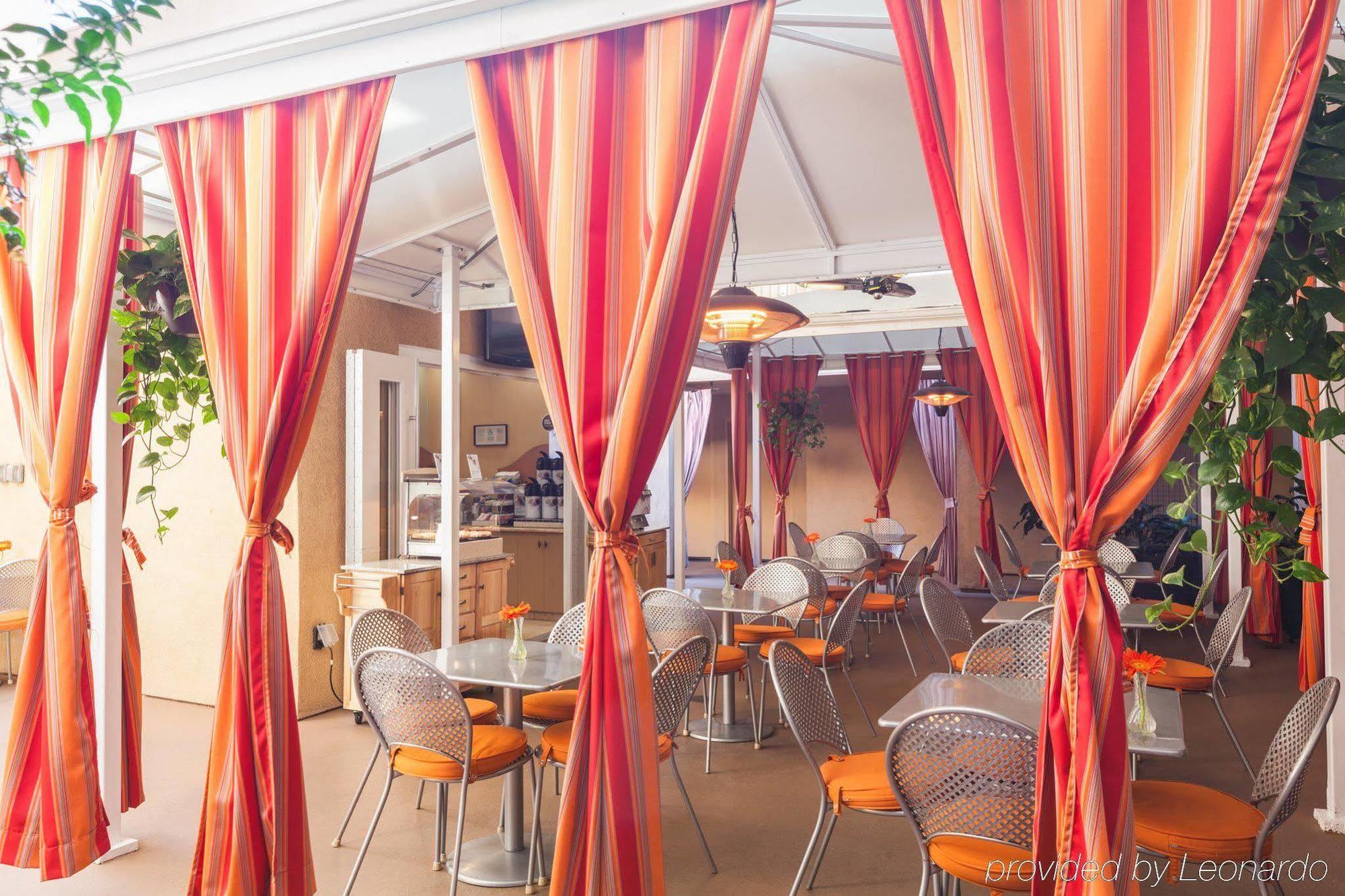 Express West Angeles By Ihg Hotel 3*