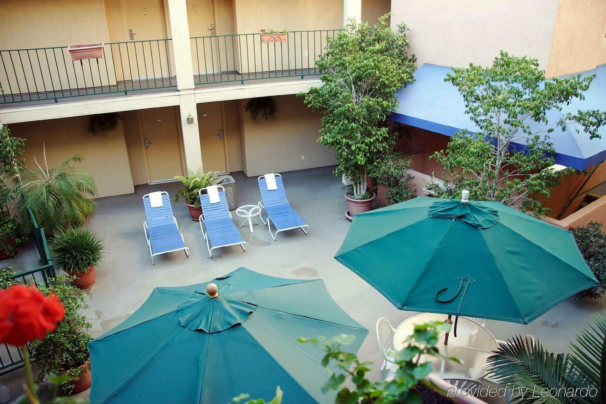 Express West Angeles By Ihg 3*