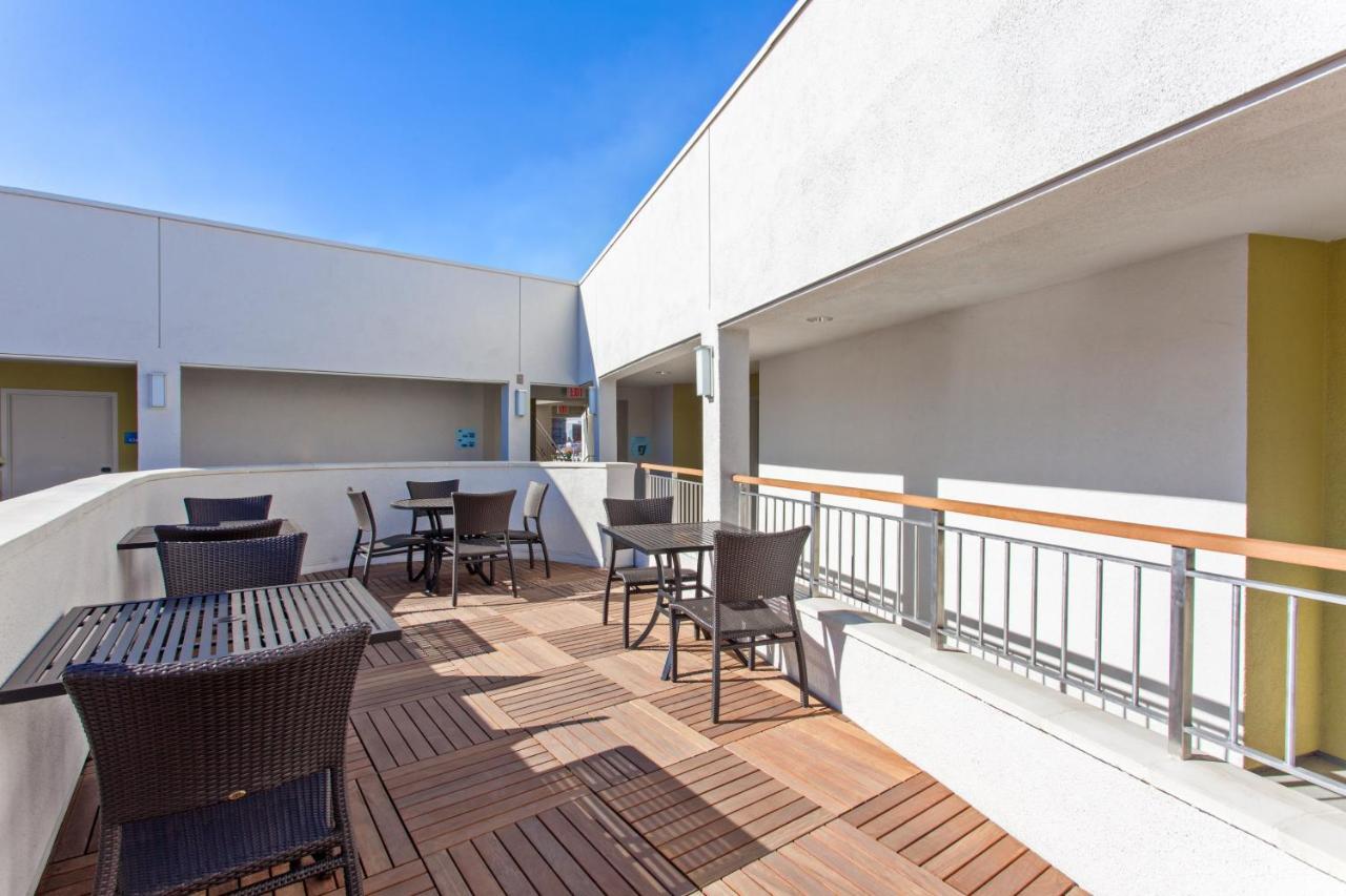 Express West Angeles By Ihg Hotel 3*