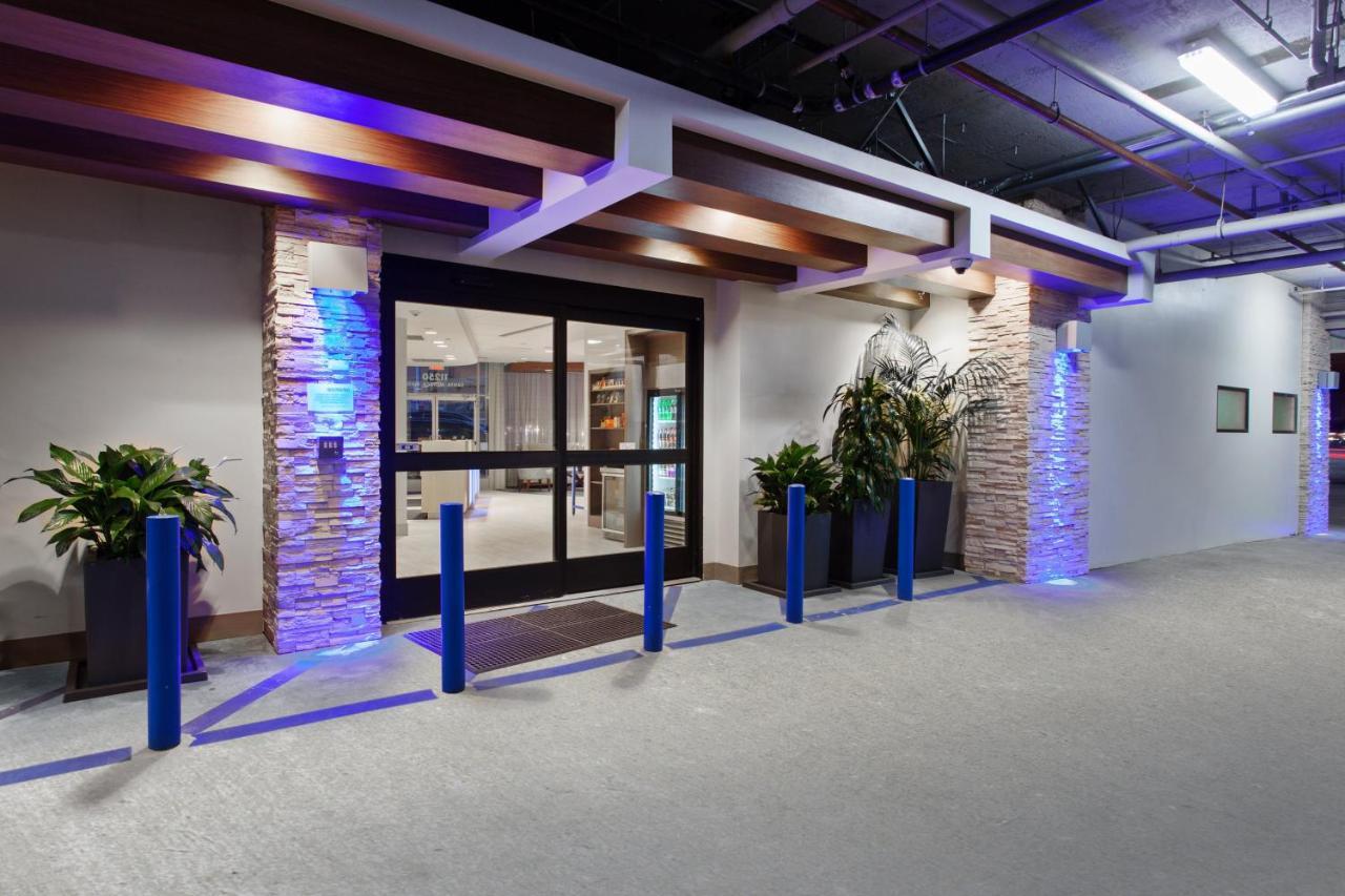 Express West Angeles By Ihg Los Angeles